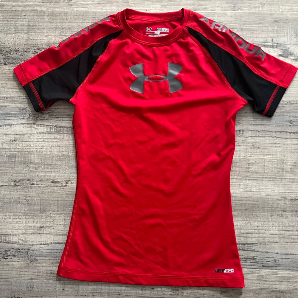 Under Armour heatgear Boys Red Fitted Sport T-Shirt, Size Medium